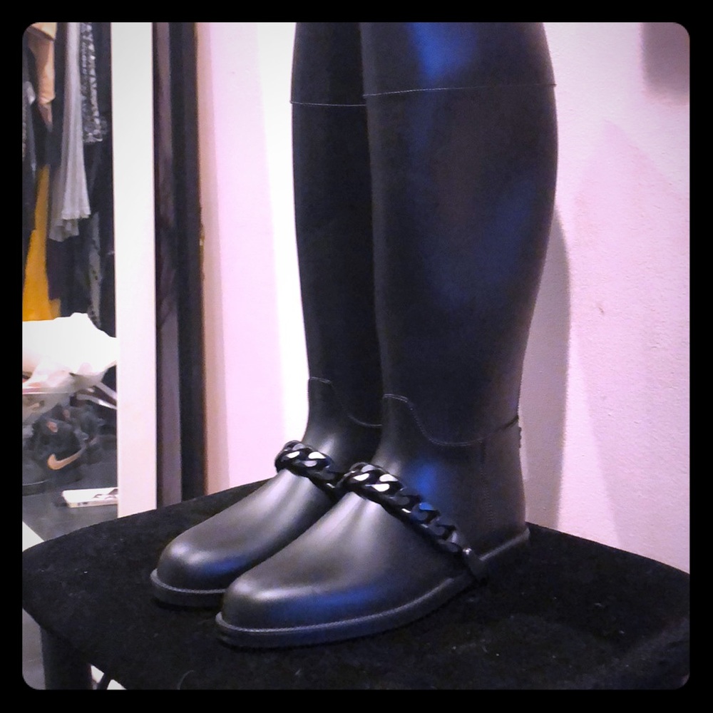 Givenchy Eva Chain Rain boots size 40 NEVER WORN